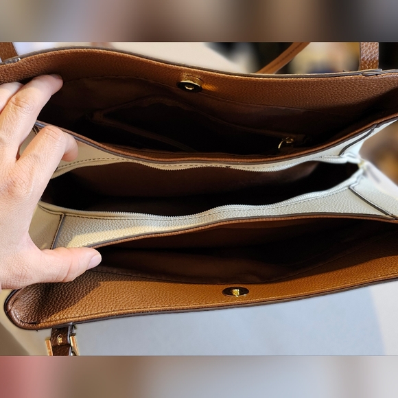 EUC Liz Claiborne Tote, Tan and Cream Purse, Liz Claiborne Purse, Two Toned Bag - Picture 11 of 16